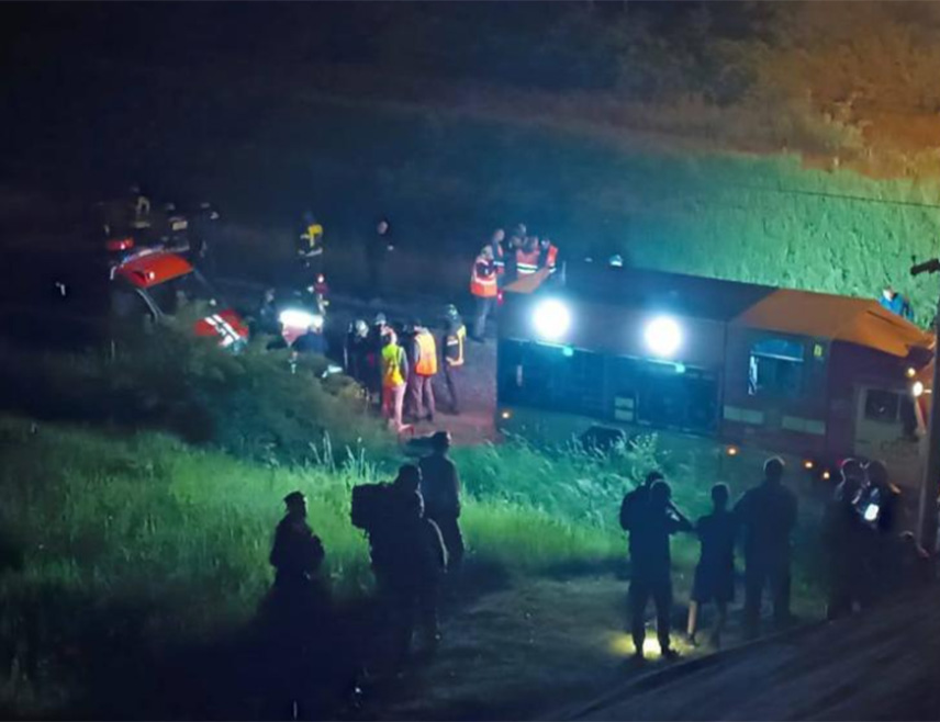 МОСКВА, 1. ЈУНА /СРНА/ - Рушење моста на путнички воз у руској Брјанској области узроковала је експлозија, рекао је гувернер Александар Богомаз.