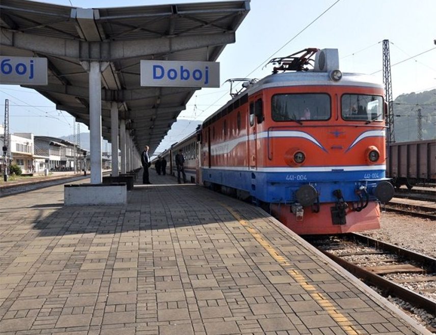 ДОБОЈ, 1. ЈУНА /СРНА/ - Жељезнички саобраћај на прузи у Руданци код Добоја нормализован је након што је завршен увиђај несреће у којој је страдао један мушкарац, објавиле су "Жељезнице Републике Српске".