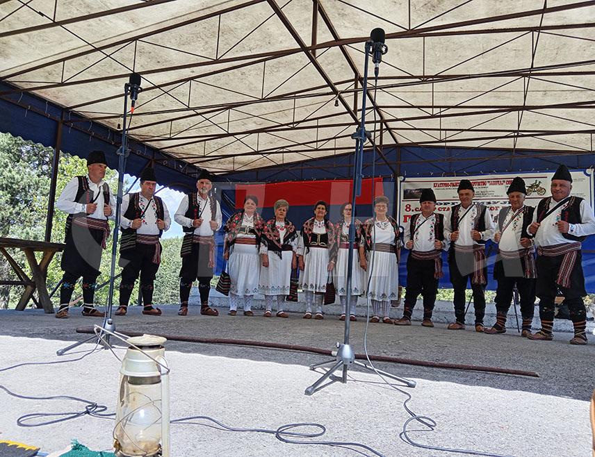 СОКОЛАЦ, 1. ЈУНА /СРНА/ - На Сокоцу је данас одржан Сабор изворног народног пјевања "Пјевај, Романијо" на коме се окупило готово 300 учесника из Републике Српске, Србије и Црне Горе.