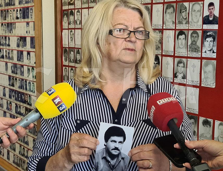 ДОБОЈ, 2. ЈУНА /СРНА/ - У Добоју је данас снимљено свједочење Ружице Пејић из Возуће којој је Одбрамбено-отаџбинском рату убијено 12 чланова породице, прво овог типа у студио центру у овом граду, које се реализује у оквиру пројекта мултимедијалног музеја које је покренула Јавна установа Меморијални центар Републике Српске, а подржала Градска управа.