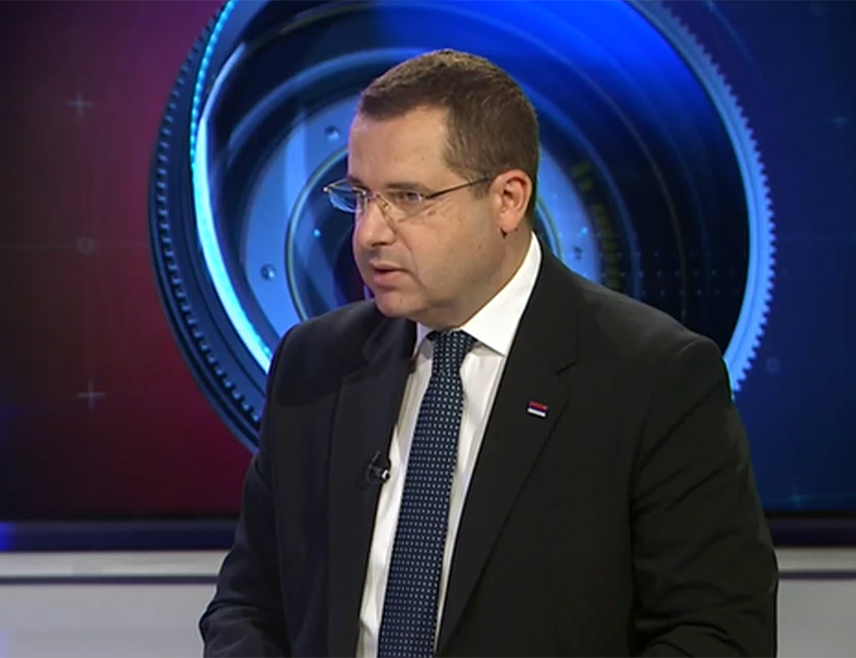 БАЊАЛУКА, 2. ЈУНА /СРНА/ - Српски делегат у Дому народа Парламентарне скупштине БиХ Радован Ковачевић рекао је да власт Републике Српске за разлику од опозиције штити право српског народа да сам одлучује о својој судбини.