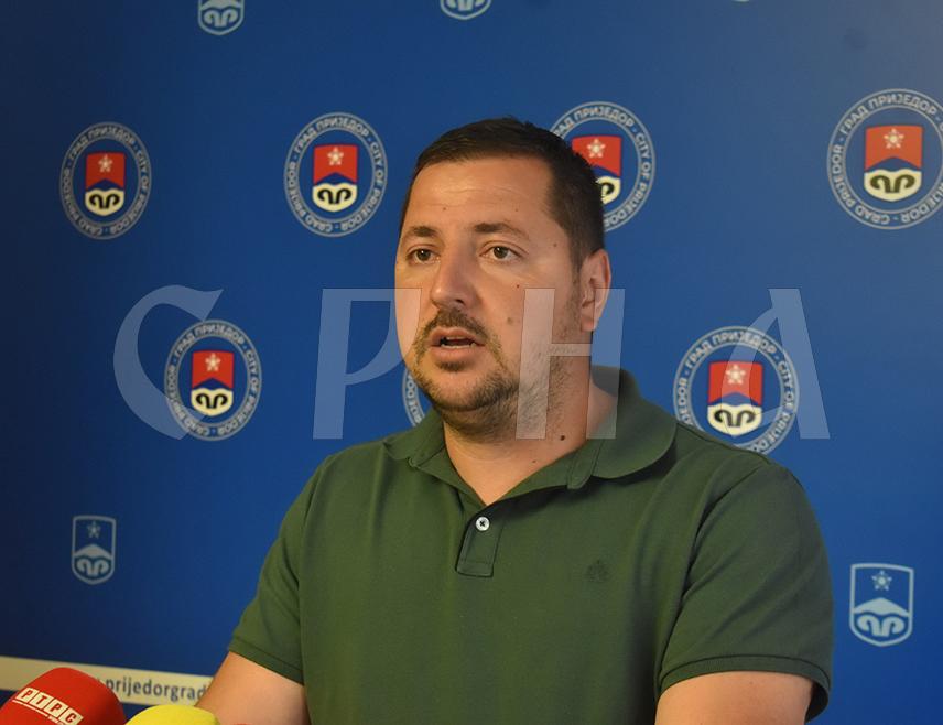 ПРИЈЕДОР, 3. ЈУНА / СРНА/- У Градској управи Приједор до сада је комплетирано 200 записника за домаћинства гдје су достављени докази о власништву и потребне изјаве уколико нису власници одређене имовине која је претрпјела штете у прољетним поплавама.