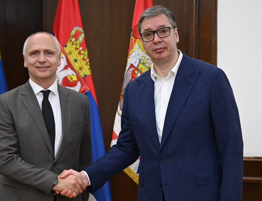 БЕОГРАД, 3. ЈУНА /СРНА/ - Предсједник Србије Александар Вучић разговарао је данас у Београду са генералним секретаром Савјета за регионалну сарадњу Амером Капетановићем о Плану раста ЕУ за Балкан, запошљавању, зеленој транзицији, дигиталној интеграцији и инфраструктурним пројектима.