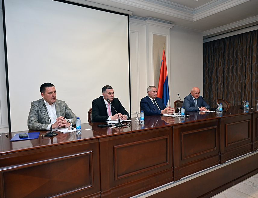 БАЊАЛУКА, 3. ЈУНА /СРНА/ - Предсједник Владе Републике Српске Радован Вишковић рекао је да је пројекат гасификације источног дијела Српске од стратешког значаја за Републику и да се његова реализација мора одвијати без застоја и у складу са утврђеном динамиком.
