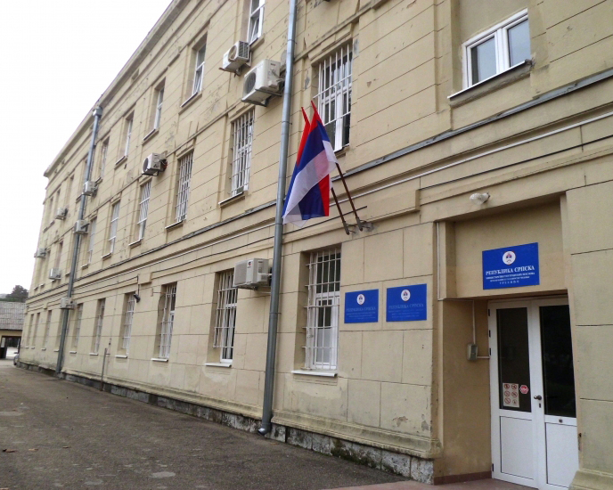 TРЕБИЊЕ, 3. ЈУНА /СРНА/ - Полиција је ухапсила двојицу Требињаца осумњичених да су у овом граду претукли оца и његовог малољетног сина, потврђено је Срни у требињској Полицијској управи.