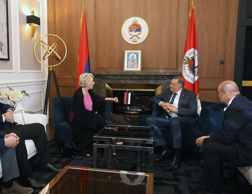 БАЊАЛУКА, 3. ЈУНА /СРНА/ - Предсједник Републике Српске Милорад Додик разговарао је данас у Бањалуци са Елен Бек, истакнутим филантропом из Аризоне, познатој по својој несебичној подршци заједницама кроз донације, хуманитарни рад и залагање за хришћанске вриједности, али и великом пријатељу и поштоваоцу предсједника САД Доналда Трампа.