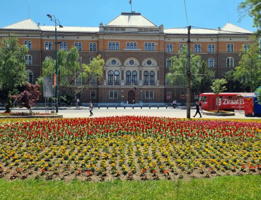 САРАЈЕВО, 4. ЈУНА /СРНА/ - Српски члан и предсједавајућа Предсједништва БиХ Жељка Цвијановић примиће данас акредитивно писмо новоименованог амбасадора Тајланда зa БиХ са сједиштем у Будимпешти Пхромеса Бхахолполбхајухасена.