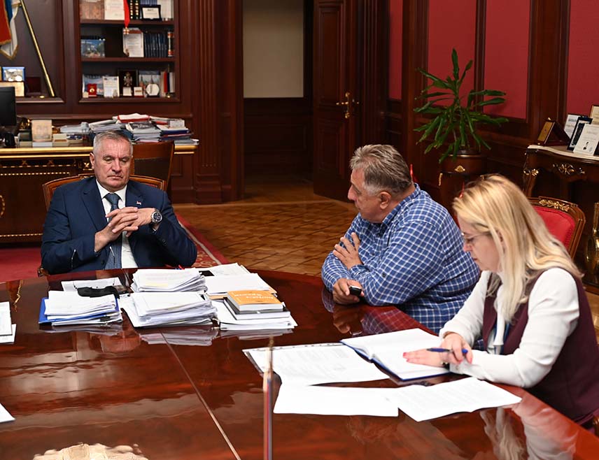 БАЊАЛУКА, 4. ЈУНА /СРНА/ - Предсједник Владе Републике Српске Радован Вишковић рекао је да је Институт "Др Мирослав Зотовић" по свим параметрима једна од најрепрезентативнијих здравствених установа у Српској и да потврду квалитетата представља и појачано интересовање пацијената из иностранства за третман у тој установи.