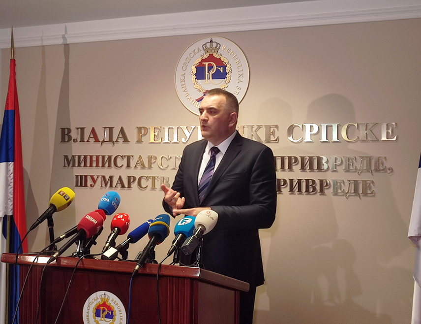 БАЊАЛУКА, 4. ЈУНА /СРНА/ - Министар пољопривреде, шумарства и водопривреде Републике Српске Саво Минић изјавио је Срни да је са министром пољоприврде Бјелорусије Јуријем Горловом договорио формирање двије радне групе које ће имати активну и садржајну комуникацију с циљем припреме наредног састанка у Бјелорусији 29. септембра.