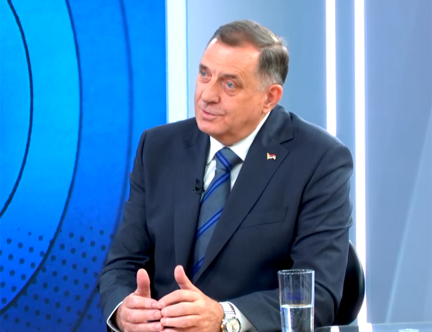 БЕОГРАД, 4. ЈУНА /СРНА/ - Предсједник Републике Српске Милорад Додик сматра да ће Апелационо вијеће вануставног Суда БиХ својом одлуком 12. јуна показати да ће се БиХ убрзано распасти.