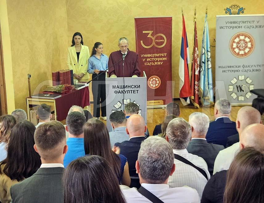 ИСТОЧНО САРАЈЕВО, 6. ЈУНА /СРНА/ - Машински факултет Универзитета у Источном Сарајеву обиљежио је данас Дан Факултета и свечано промовисао 12 дипломираних инжењера машинства и два мастера.