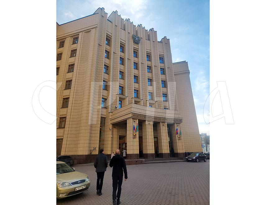 МОСКВА, 6. ЈУНА /СРНА/ - Руска војска покренула је масовни удар на циљеве у Украјини као одговор на терористичке нападе Кијева, саопштено је из руског Министарства одбране.