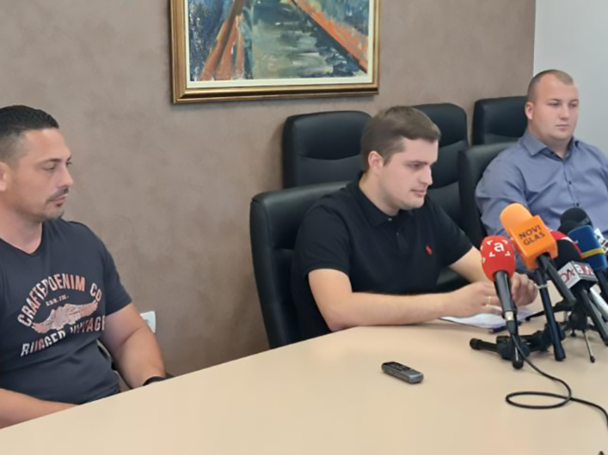 БИЈЕЉИНА, 9. ЈУНА /СРНА/ - Центар за социјални рад у Бијељини од данас је у генералном штрајку због неисплаћених плата и накнада запосленима и нередовности исплата из Градске управе, чија су дуговања Центру достигла 2,2 милиона КМ.