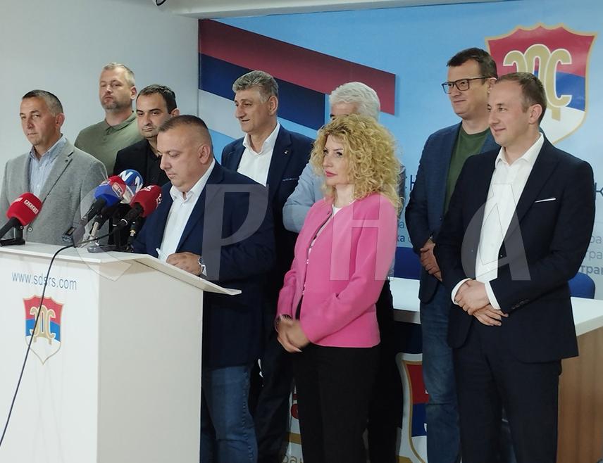 БАЊАЛУКА, 9. ЈУНА /СРНА/ - Предсједник Главног одбора СДС-а Јовица Радуловић рекао је да ова странка   тражи да одмах буде пуштен на слободу  лидер ове партије  Милан Миличевић који је ухапшен данас због сумње на корупцију.