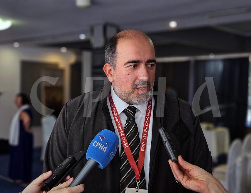 ТРЕБИЊЕ, 11. ЈУНА /СРНА/ - ЕУ је данас у кризи баш као што је Отоманска империја била у другој половини 19. вијека, изјавио је у Требињу члан Института за међународну политику и привреду Душан Пророковић.