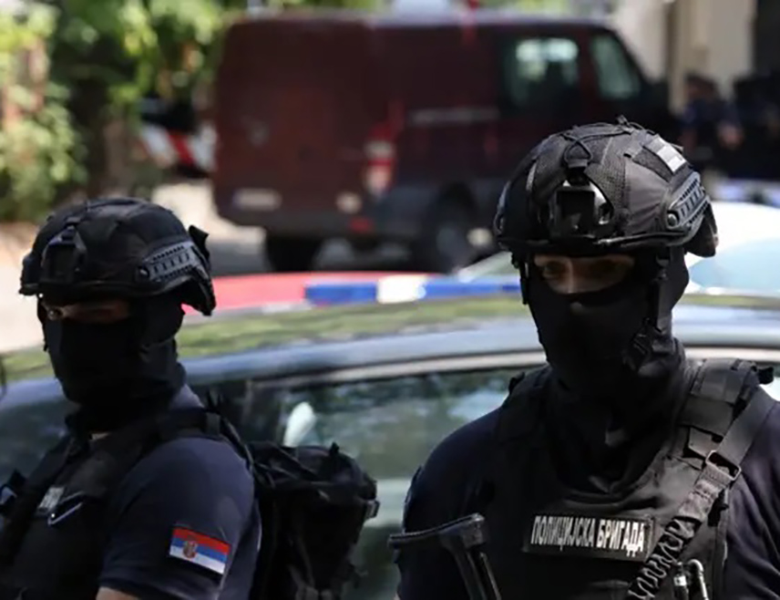 БЕОГРАД, 11. ЈУНА /СРНА/ - Београдска полиција у сарадњи са Вишим тужилаштвом ухапсила је четири лица због пуцњаве у којој су рањена тројица мушкараца на мосту Газела након кошаркашке утакмице "Партизана" и "Будућности".