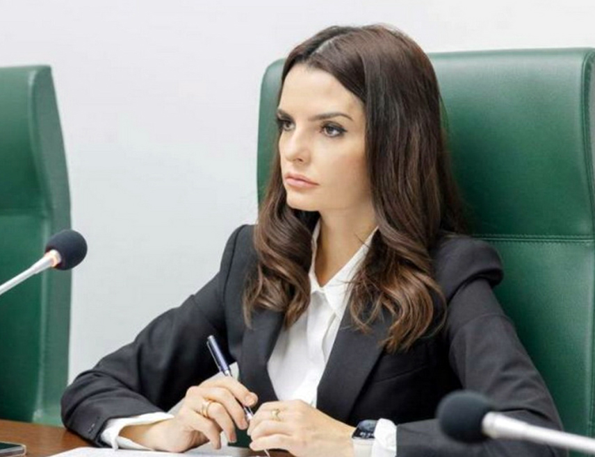 КИШИЊЕВ, 11. ЈУНА /СРНА - РИА Новости/ - Молдавски суд одлучио је да продужи кућни притвор лидеру аутономне области Гагаузије Јевгенији Гутсул за 30 дана.