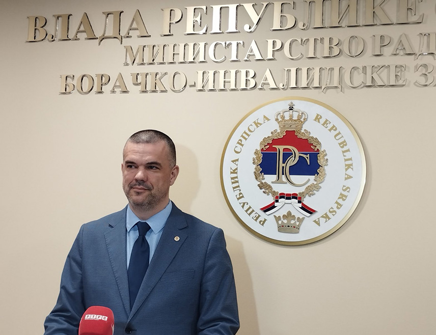 БАЊАЛУКА, 12. ЈУНА /СРНА/ - На Тјентишу ће у недјељу, 15. јуна, бити обиљежене 82 године од битке на Сутјесци, а у понедјељак, 16. јуна, одбрана Срба Сарајевско-романијске регије од 1992. до 1995. године, рекао је данас помоћник министра рада и борачко-инвалидске заштите Републике Српске Небојша Видаковић.