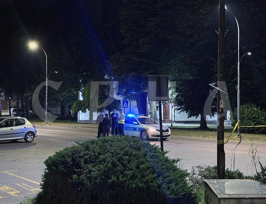 ДОБОЈ, 12. JУНА /СРНА/ - Пјешак чији су иницијали П.М. погинуо је синоћ у Модричи када га је путничким аутомобилом ударио возач А.С. из Сребреника, који је побјегао са мјеста несреће, саопштено је из Полицијске управе Добој.