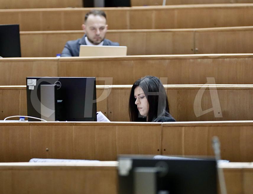САРАЈЕВО, 12. ЈУНА /СРНА/ - Предсједавајућа Клуба СНСД-а у Представничком дому Парламентарне скупштине БиХ Сања Вулић предложила је да се на дневни ред сједнице уврсти информација о стварању претпоставки за неометан рад овог дома у адекватним хигијенско-епидемиолошким условима с обзиром на епидемију лептоспирозе, али је приједлог одбијен.