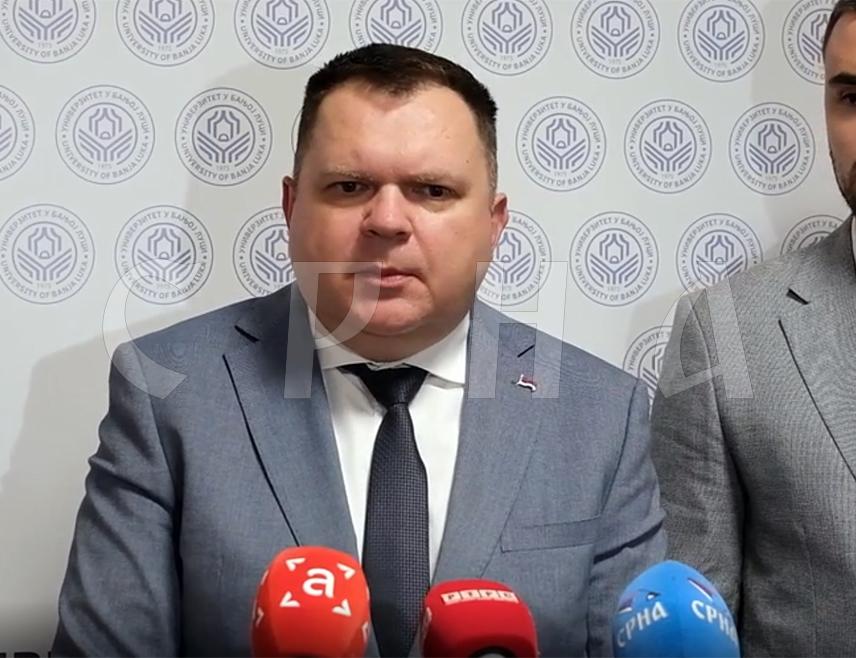 БАЊАЛУКА, 12. ЈУНА /СРНА/ - Министар за научнотехнолишки развој и високо образовање Републике Српске Жељко Будимир изјавио је данас да се од неуставног Суда БиХ не може очекивати ништа логично, јер је из одлуке коју је донио евидентан политички прогон предсједника Српске Милорадa Додика.