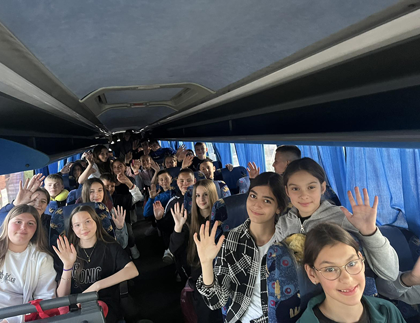 БАЊАЛУКА, 14. ЈУНА /СРНА/ - У Републику Српску данас ће са Косова и Метохије допутовати више од 800 српске дјеце, просвјетних радника, дјеце и младих са потешкоћама у развоју у пратњи родитеља, у оквиру 13. по реду пројекта "Спојимо дјецу Косова и Метохије и Републике Српске".