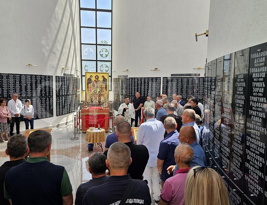 EAST SARAJEVO, JUNE 14 /SRNA/ - The 33rd anniversary of the founding of the Eighth Unit of the Special Police Brigade of the Republika Srpska Ministry of Interior /MoI/ was commemorated today in East Sarajevo. This unit comprised 300 of the bravest young men, 17 of whom lost their lives and more than 190 were wounded.