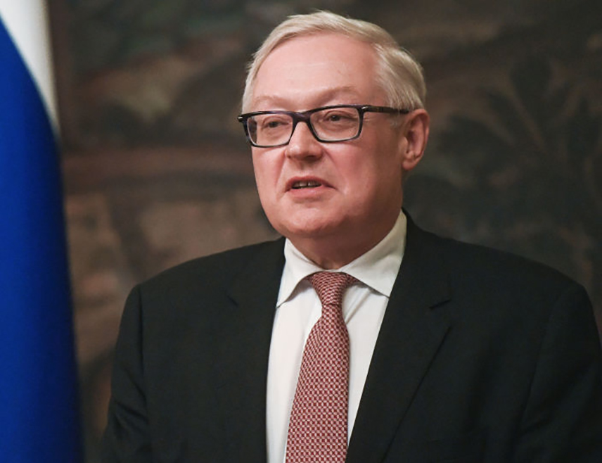 МОСКВА, 14. ЈУНА /СРНА/ - Руска страна инсистира на искључиво политичко-дипломатском рјешавању свих проблема у вези са иранским нуклеарним програмом, изјавио је замјеник министра спољних послова Русије Сергеј Рјабков, који сматра да је Запад дао подршку Израелу да нападне Иран.