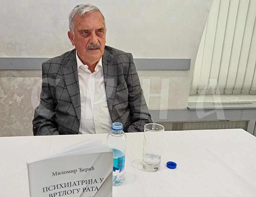 СОКОЛАЦ, 15. ЈУНА /СРНА/ - Треба научити живјети са стресом и покушати га савладати у своју корист, јер не мора увијек бити негативна појава, рекао је вечерас примаријус доктор Миломир Ђерић на промоцији своје књиге "Психијатрија у вртлогу рата" у којој говори о ономе што се дешавало у психама људи у рату и послије.