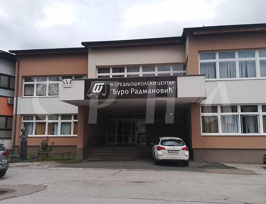 НОВИ ГРАД, 16. ЈУНА /СРНА/ - У двије новоградске средње школе први разред
моћи ће да упише 168 ученика.