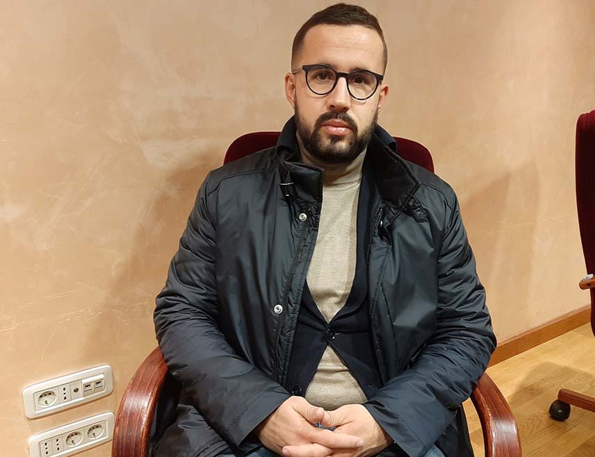 БЕОГРАД, 16. ЈУНА /СРНА/ - За разлику од претходних година, када је међу бруцошима у Србији било и до 2.000 младих из Републике Српске, ове године интересовања за упис практично и нема, а многи студенти из Српске због неизвјеснног стања у високом образовању у Србији размишљају о пребацивању на високошколске установе у Бањалуку, Источно Сарајево и друга мјеста, рекао је за Срну предсједник Удружења студената из Српске Дејан Пудар.