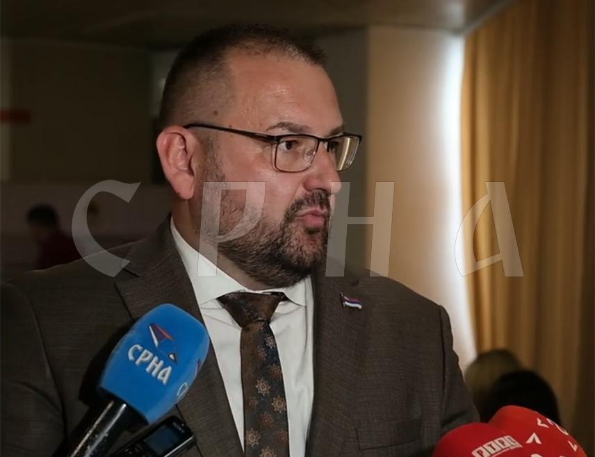 BANJA LUKA, JUNE 17 /SRNA/ - The acting director of the Republika Srpska Center for Research of War, War Crimes and the Search for Missing Persons, Viktor Nuždić, said that Serbs suffered mass casualties during all years of war, and that volumes of the Atlas of Crimes against Serbs during the Defense Patriotic War give identity to the victims and prevent attacks aimed at rewriting history.