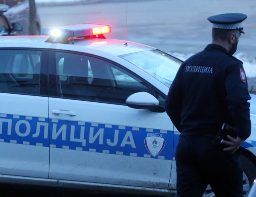 ДОБОЈ, 18. JУНА /СРНА/ - Полиција је ухапсила два возача у Броду и једног у Добоју због управљања возилом у алкохолисаном стању и уручила им прекршајне налоге, саопштено је из добојске Полицијске управе.
