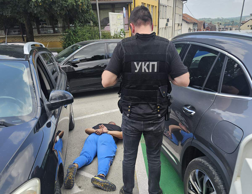 БАЊАЛУКА, 18. ЈУНА /СРНА/ - Полицијски службеници Управе криминалистичке полиције Министарства унутрашњих послова /МУП/ Републике Српске лишили су данас слободе лице чији су иницијали И.T. из Дервенте због основа сумње да је извршио кривично дјело "Зеленаштво".