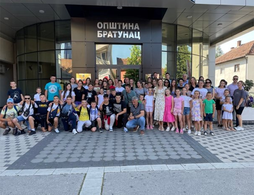 БРАТУНАЦ, 22. ЈУНА /СРНА/ - Испраћај дјеце са Косова и Метохије, која су од 14. јуна боравила у 19 градова и општина Републике Српске, планиран је данас из Братунца.