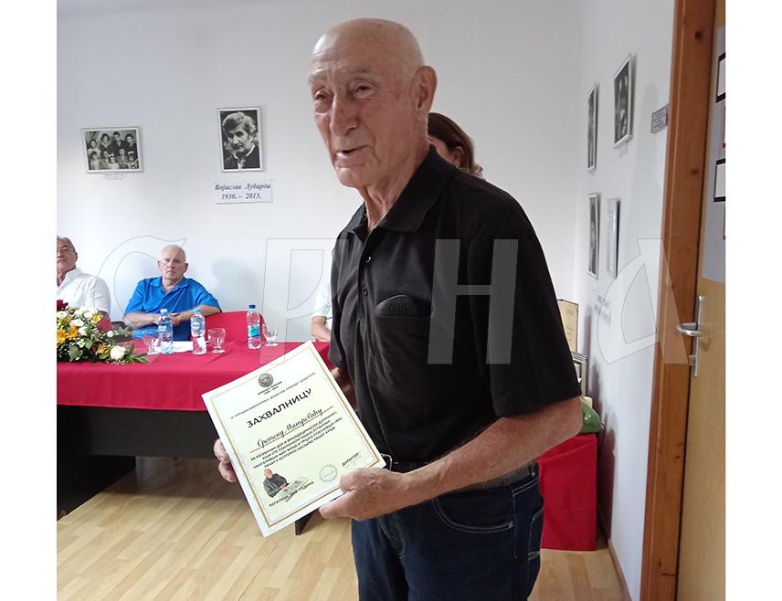РОГАTИЦА, 22. ЈУНА /СРНА/ - Новинар Сретен Митровић из Рогатице у новинарство је ушао непланирано 1960. године и ту се задржао чак више oд пет деценија за шта је добио разна признања.