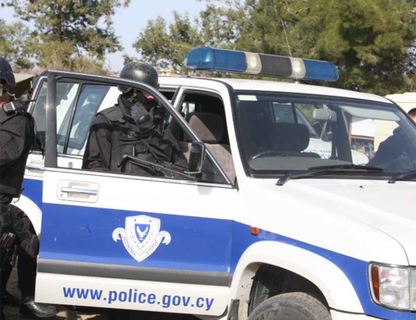 НИКОЗИЈА, 21. ЈУНА /СРНА-Ројтерс/ - Кипарска полиција ухапсила је лице осумњичено за терористичка дјела и шпијунажу, саопштиле су власти ове земље.