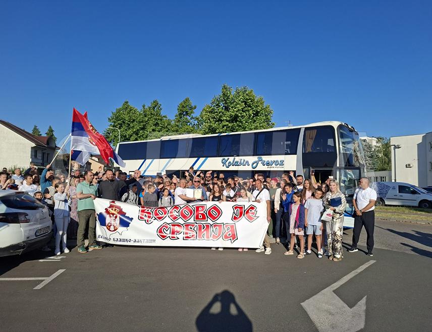 БРАТУНАЦ, 29. ЈУНА /СРНА/ - Више од 650 дјеце, њихових наставника са Косова и Метохије испраћено је данас са братуначке Рајске плаже до граничног прелаза Братољуб на Дрини након њиховог седмодневног боравка у Републици Српској.