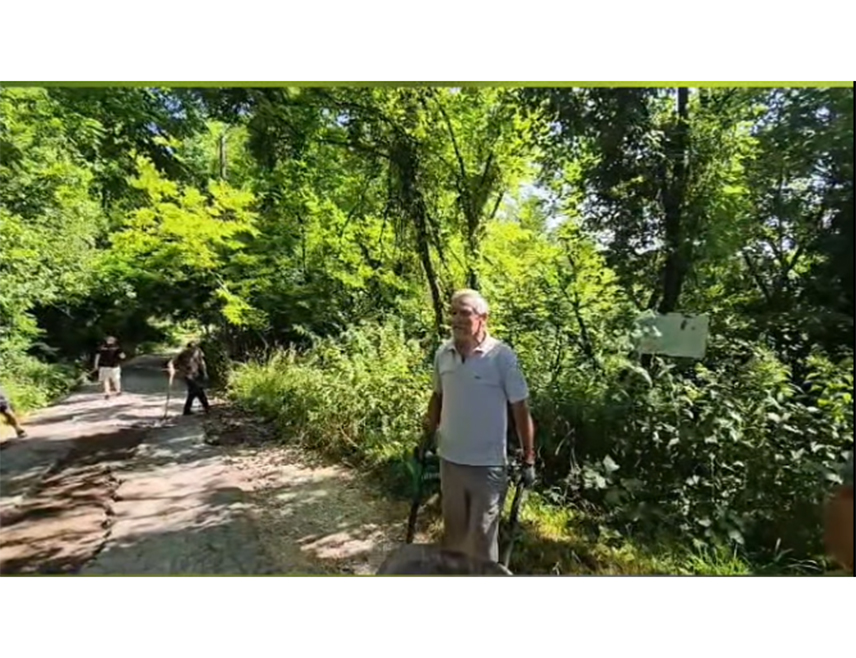 БАЊАЛУКА, 22. ЈУНА /СРНА/ - Мјештани бањалучког насеља Шарговац данас су сами почели бетонирање главне саобраћајнице да би бар привремено санирали пут који је у катастрофалном стању.