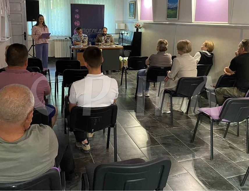 ХАН ПИЈЕСАК, 23. ЈУНА /СРНА/ - На Хан Пијеску је вечерас отворена традиционална манифестација "Видовданске свечаности" промоцијом стрип-албума посвећеног трагичној судбини Споменка Гостића, најмлађег одликованог припадника Војске Републике Српске који је погинуо у протеклом рату.