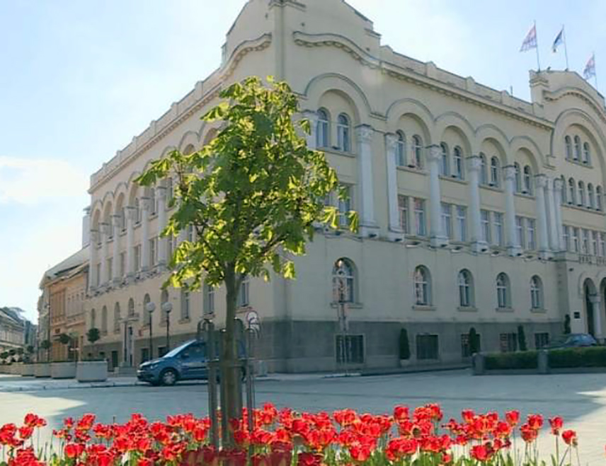 БАЊАЛУКА, 24. ЈУНА /СРНА/ - Скупштине града Бањалука није данас прихватила приједлог о поскупљењу воде, али су одборници дали сагласност надлежној организационој јединици на утврђене цијене паркирања на јавним паркиралиштима на подручју града.