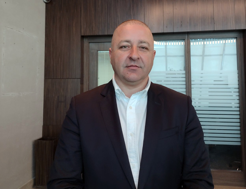 КАЛИНОВИК, 25. ЈУНА /СРНА/ - Вршилац дужности директор Јавног предузећа "Путеви Републике Српске" Мирослав Јанковић најавио је данас изградњу новог моста преко ријеке Татинац у Калиновику, који ће у потпуности финансирати ово предузеће и Влада Српске са 2.210.000 КМ.