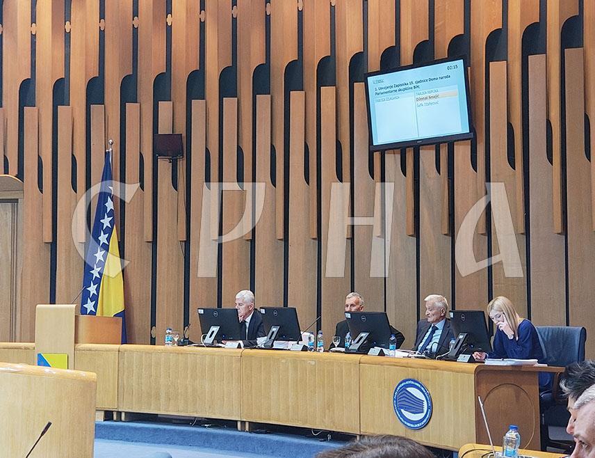 САРАЈЕВО, 26. ЈУНА /СРНА/ - Предсједавајући Дома народа Парламентарне скупштине БиХ Никола Шпирић поручио је да позиција предсједавајућег није Шпирићева, него српска столица проткана бирачком вољом српског народа на изборима и већинском вољом Народне скупштине Републике Српске.