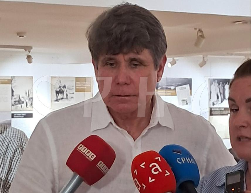 ВИШЕГРАД, 26. ЈУНА /СРНА/ - Амерички политичар српског поријекла и бивши гувернер Илиноиса Род Благојевић рекао је данас да Дејтонски мировни споразум руше бошњачки политичари јер раде са неизабраним странцем Кристијаном Шмитом, који покушава да одузме аутономију српском народу у БиХ.
