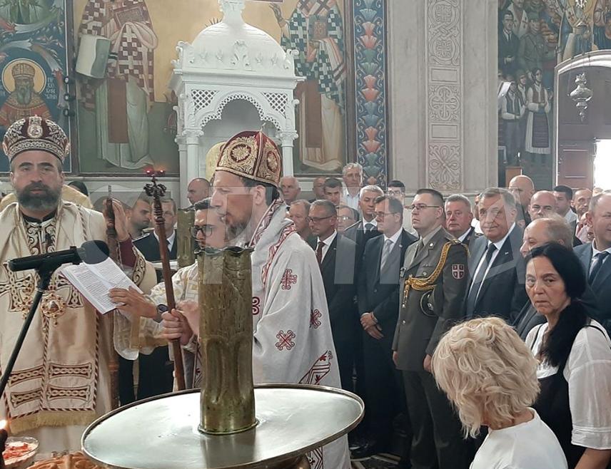 БАЊАЛУКА, 28. ЈУНА /СРНА/ - Предсједник Републике Српске Милорад Додик стигао је у Требиње гдје је данас централна прослава крсне славе Војске Републике Српске и Трећег пјешадијског Република Српска пука.