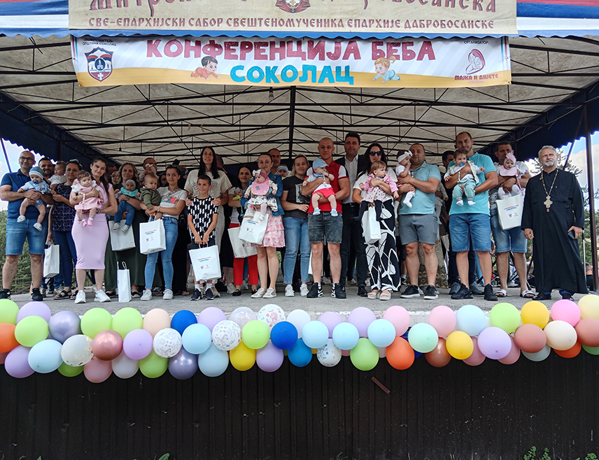 СОКОЛАЦ, 28. ЈУНА /СРНА/ - На Сокоцу је вечерас одржана традиционална Конференција беба, а у трочлано предсједништво изабране су најмлађа и најстарија беба, као и беба са највише браће и сестара.
