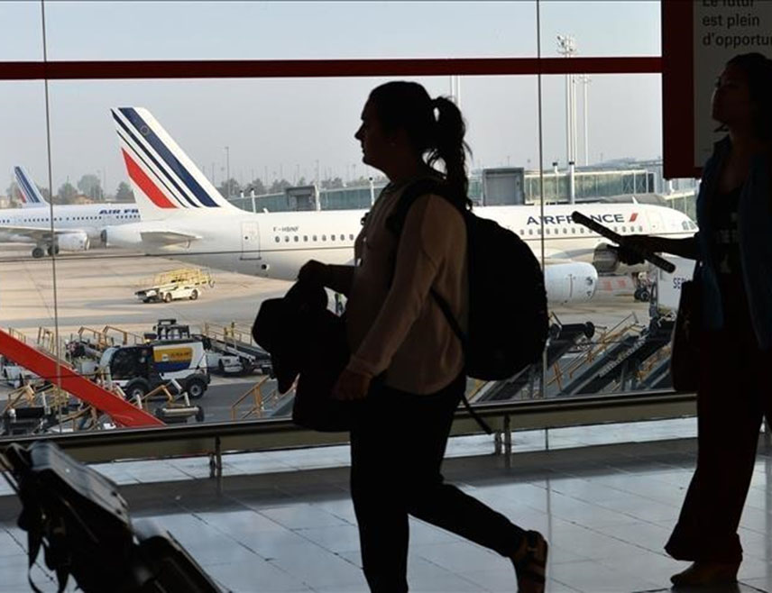 ПАРИЗ, 2. ЈУЛА /СРНА/ - На више аеродрома у Паризу, као и у неколико других француских градова, почела су отказивања летова због штрајка контролора лета, саопштено је из Управе цивилног ваздухопловства те земље.