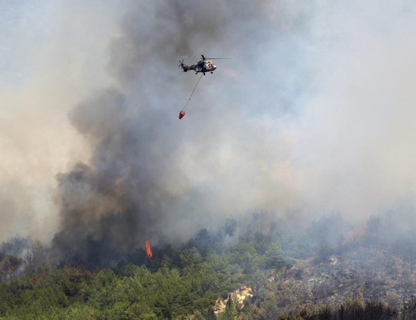 БАРСЕЛОНА, 2. ЈУЛА /СРНА/ - Двије особе су погинуле на сјевероистоку Шпаније у пожару који се брзо проширио прије него што су га ватрогасци ставили под контролу, саопштиле су власти.