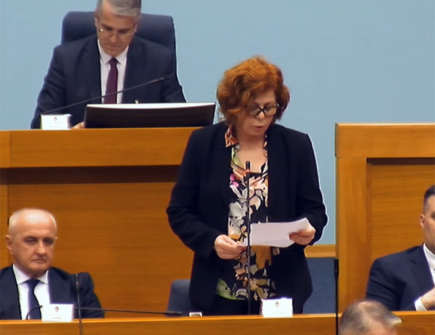 БАЊАЛУКА, 2. ЈУЛА /СРНА/ - Министар управе и локалне самоуправе Републике Српске Сенка Јујић рекла је да се Приједлогом закона о платама запослених у органима јединице локалне самоуправе уређују начин утврђивања плате, права на накнаду и помоћ и друга права из радног односа службеника, намјештеника и осталих запослених који немају статус службеника у градској или општинској управи.