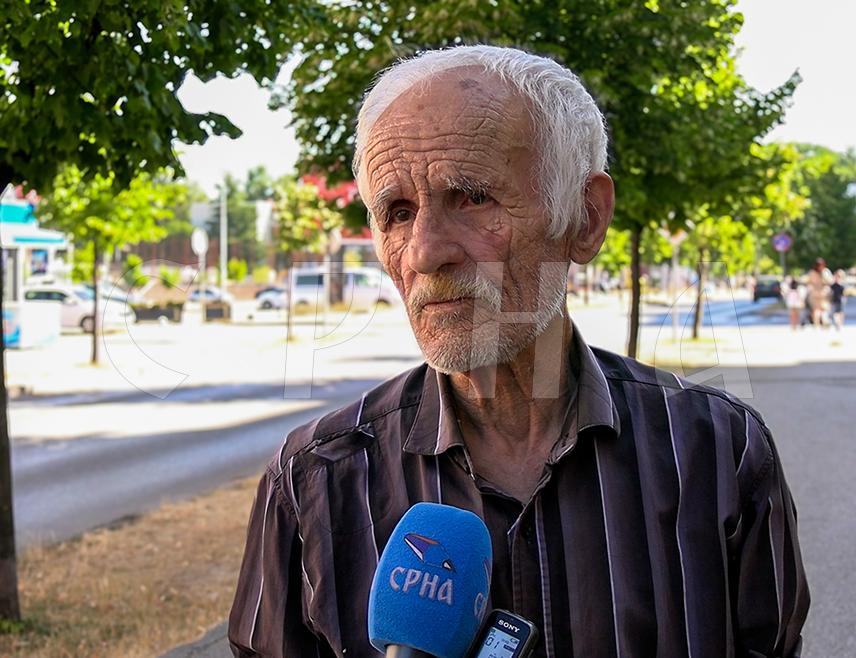 Колико је српских споменика уништено у Павелићевој назови држави, па да краја двадесетог вијека, да споменемо само манастир у Житомислићу, Саборну цркву и владичин Двор у Мостару, манастир херцега Стефана у Сопотници, који чак ни Турци нијесу дирали, али су то учиниле газије Алије Изетбеговића. Вијековима су освајачи на овим просторима сијали мржњу и српске гробове, наводи Зуровац